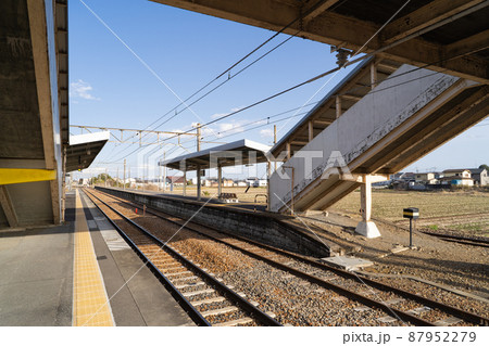 JR岩舟駅のホーム（両毛線） 87952279