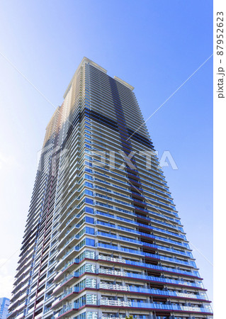 高層マンションを見上げた風景写真_c_11 87952623