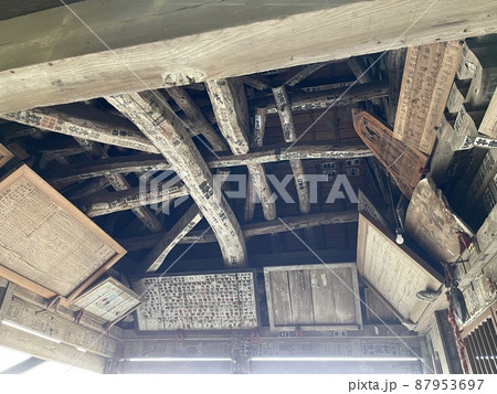 吉見百穴の近くにある岩室観音堂 内部 吉見百穴の近くにある岩室観音堂 内部 87953697