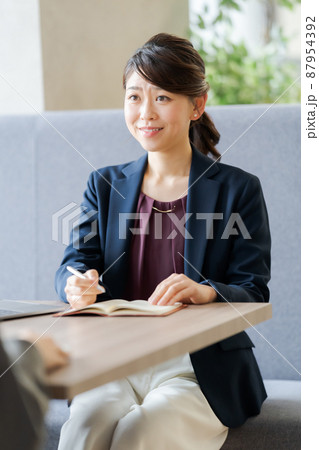 はたらく女性 はたらく女性 87954392