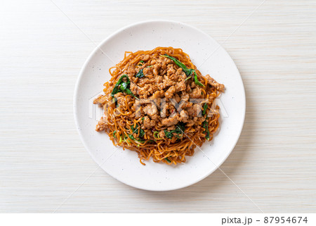 stir-fried instant noodles with Thai basil and minced pork stir-fried instant noodles with Thai basil and minced pork 87954674