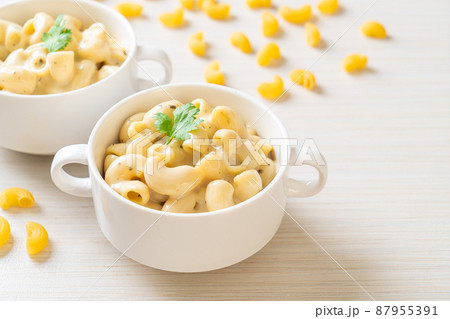 macaroni and cheese with herbs macaroni and cheese with herbs 87955391