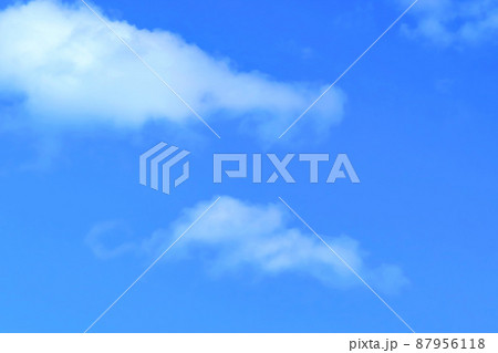 青空と白い雲 87956118