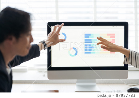 ミーティング　ビジネスシーン 87957733