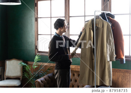 服・ファッション・冬服・若い男性 87958735