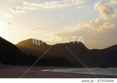 冬の早朝の風景　日本海　冬の日本海　丹後半島 87958896
