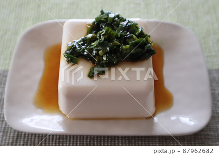 豆腐にニラ醤油をのせて 87962682