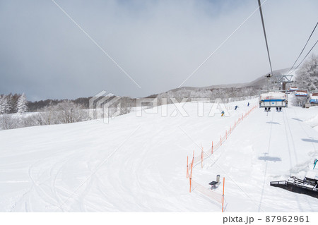 日本のスキーリゾート　リフト／新潟県　2022年2月 87962961