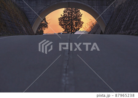 200407跨道橋034 87965238