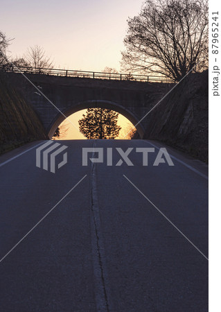 200407跨道橋024 87965241