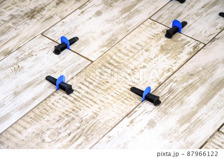 Ceramic tile leveling system. Apparatus for laying stoneware tiles. Ceramic tile leveling system. Apparatus for laying stoneware tiles. 87966122