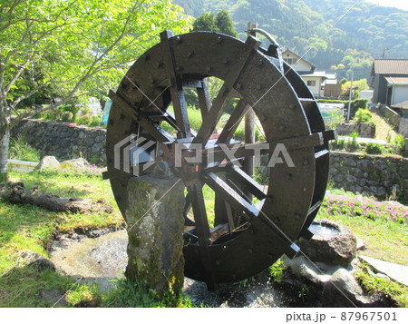 熊本県阿蘇市一の宮町手野の手野名水水車 87967501