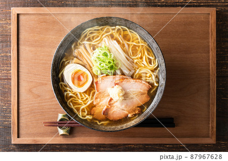湯気の立つ、シズル感のある味噌ラーメン 87967628
