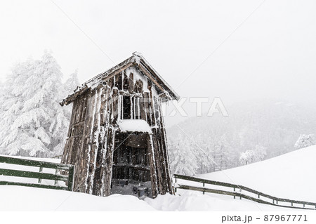 大関嶺 羊牧場 雪景色 87967771