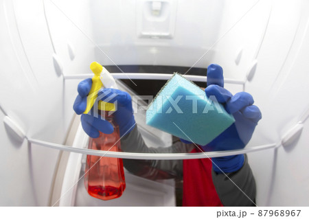 cleaning and washing the inside of the refrigerator with a detergent spray and sponge. 87968967