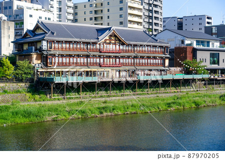 京都 五条大橋から鴨川の眺め(京都府京都市) 京都 五条大橋から鴨川の眺め(京都府京都市) 87970205