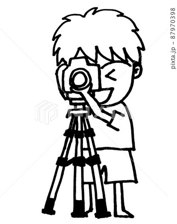 三脚で撮影するカメラ小僧 87970398