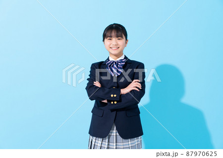 ブルーバックの中学生の女の子 ブルーバックの中学生の女の子 87970625