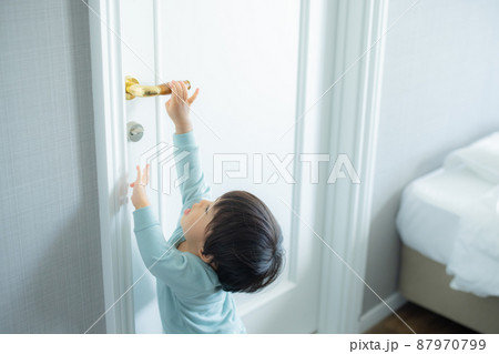 child closing door