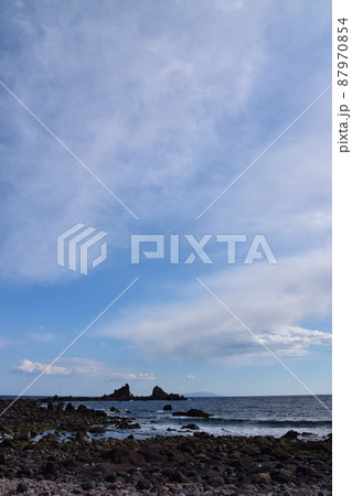 青空の三ツ石海岸　神奈川 87970854