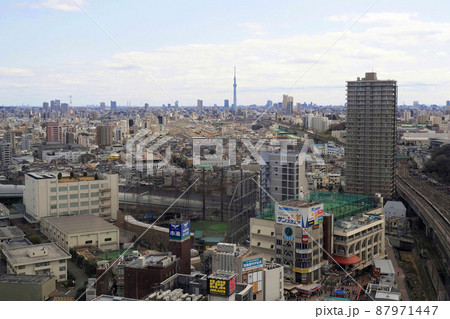 北とぴあの展望ロビー、街並みと東京スカイツリーの眺望【東京都北区】 北とぴあの展望ロビー、街並みと東京スカイツリーの眺望【東京都北区】 87971447