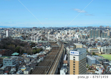 北とぴあの展望ロビー、新幹線線路とビジネスホテルの眺望【東京都北区】 北とぴあの展望ロビー、新幹線線路とビジネスホテルの眺望【東京都北区】 87971459