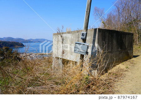 尾根の畑に供給する雨水を貯めるタンク　岡山県笠岡市真鍋島 87974167