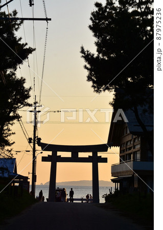 鳥居の風景 87975236