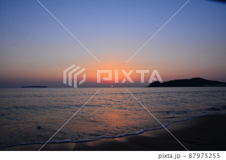 海と夕日 87975255