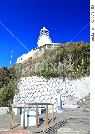 【静岡県】快晴下の御前埼灯台 【静岡県】快晴下の御前埼灯台 87975688