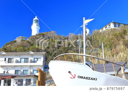 【静岡県】快晴下の御前埼灯台 87975697