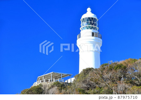 【静岡県】快晴下の御前埼灯台 【静岡県】快晴下の御前埼灯台 87975710
