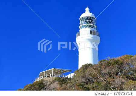 【静岡県】快晴下の御前埼灯台 87975713