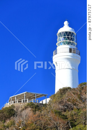 【静岡県】快晴下の御前埼灯台 87975717