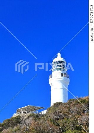 【静岡県】快晴下の御前埼灯台 【静岡県】快晴下の御前埼灯台 87975718