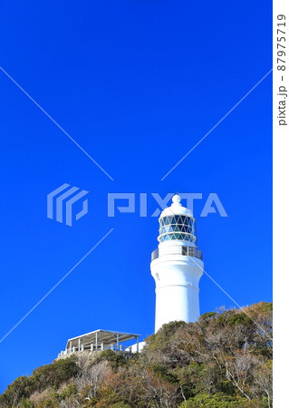 【静岡県】快晴下の御前埼灯台 【静岡県】快晴下の御前埼灯台 87975719
