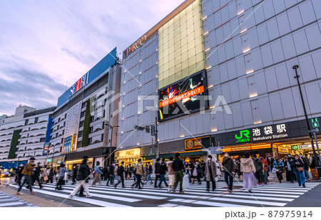 日本の東京都市景観 池袋駅などを望む 日本の東京都市景観 池袋駅などを望む 87975914