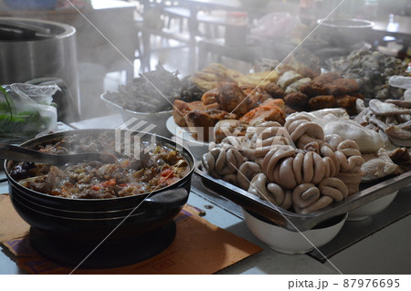 サパ市場の場内食堂 サパ市場の場内食堂 87976695