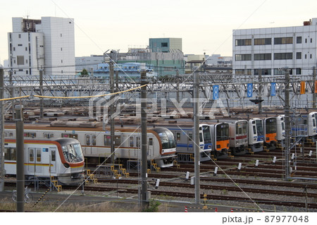 東京メトロ新木場車両基地に留置中の有楽町線車両 87977048