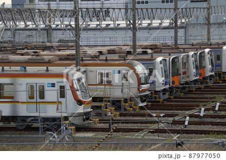 東京メトロ新木場車両基地に留置中の有楽町線車両 87977050