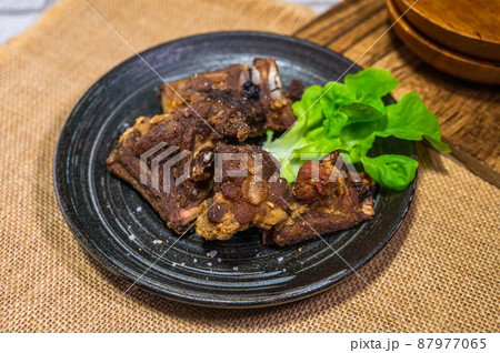 素揚げしたスペアリブ 87977065