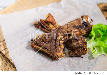 素揚げしたスペアリブ 87977067