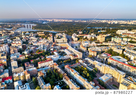 Khreshchatyk, main street of Kiev, Ukraine 87980227