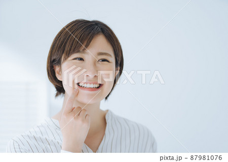 女性　歯の健康 87981076
