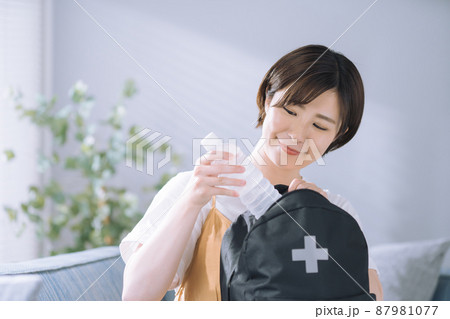 女性　防災リュック 87981077