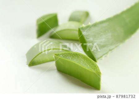 Aloe vera leaf and slices on white background 87981732