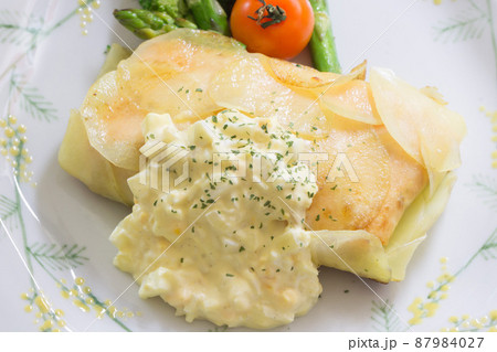 サーモンのじゃがいもの衣焼き サーモンのじゃがいもの衣焼き 87984027