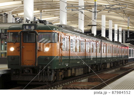 終焉近い越後線115系（湘南色） 87984552