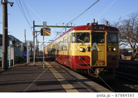 終焉近い越後線115系（懐かしの新潟色） 87984565