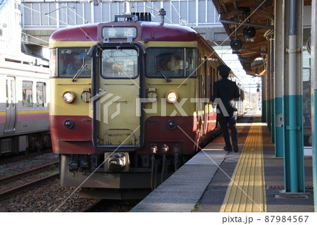 終焉近い越後線115系（懐かしの新潟色） 87984567
